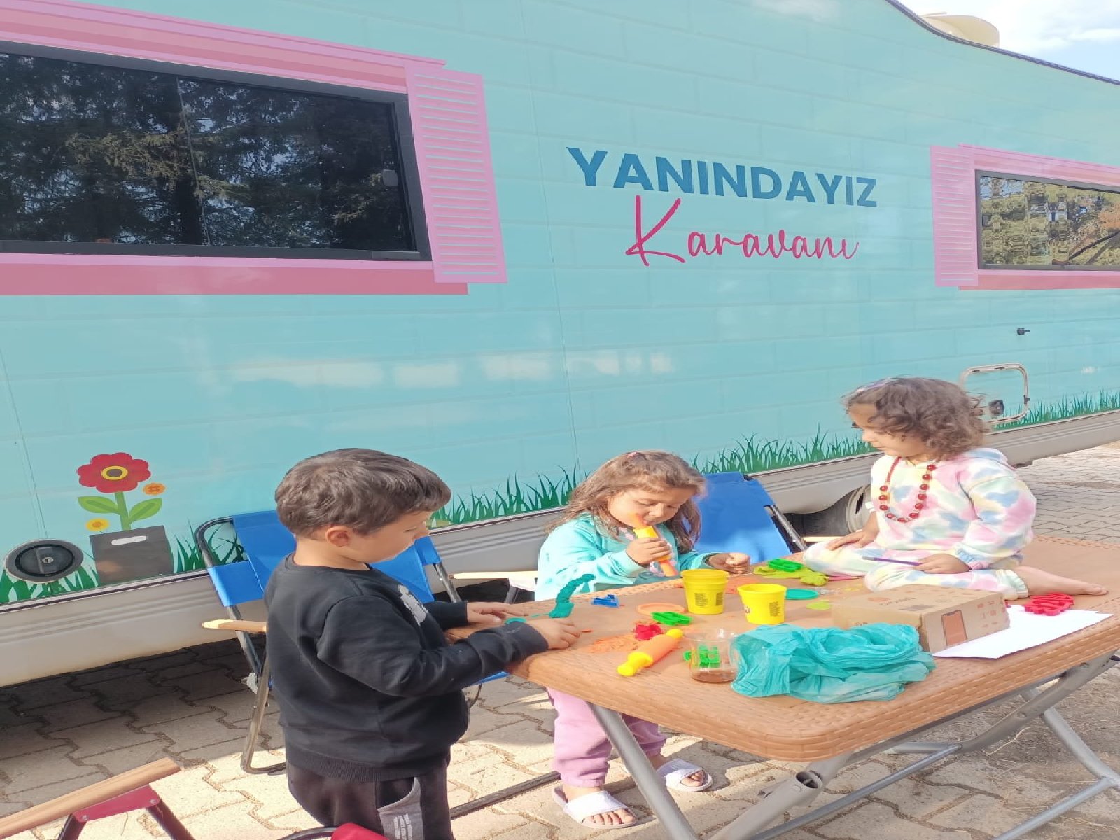 Yanındayız Karavanı